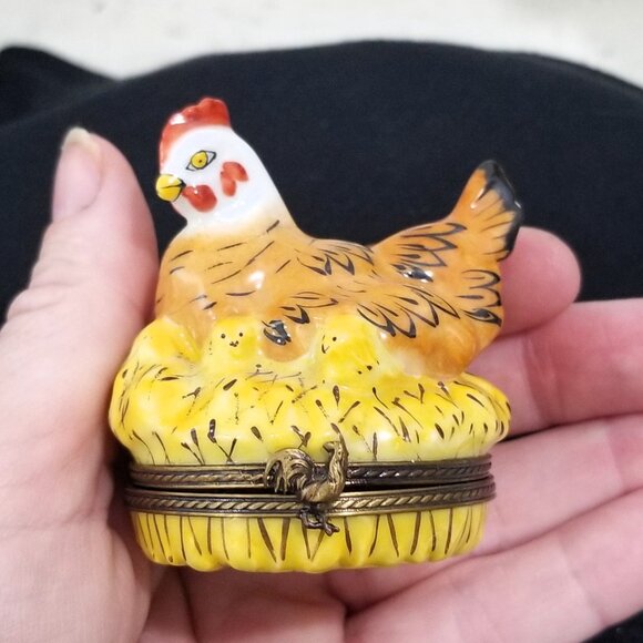 Antique Limoges Peint Main Hen and Chicks Trinket Box Farm Hand Painted - Picture 6 of 8